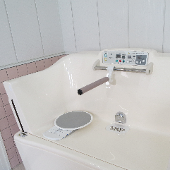 サービス付き高齢者向け住宅、デイサービスセンターらふ法鏡寺の機械浴